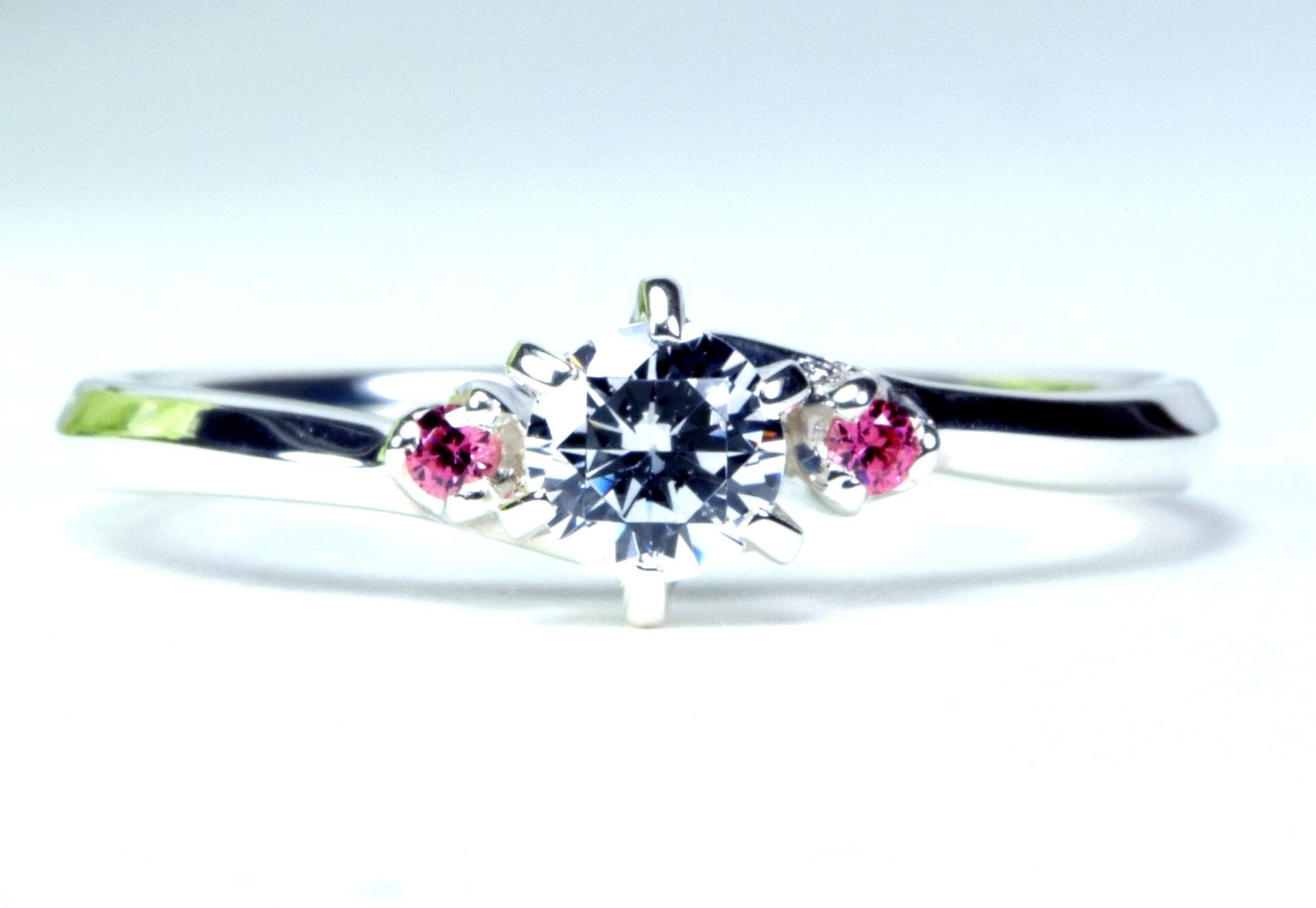 婚約指輪|ツイストアームにピンクが映える！”サクラ＆ツイスト婚約指輪 EG-030-6P-2