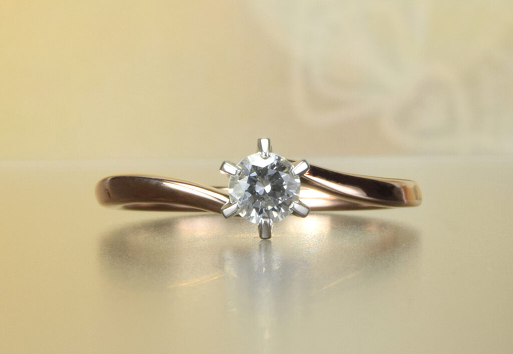 素材が違う　婚約指輪