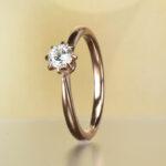 <span class="title">ピンクゴールドの婚約指輪の魅力とメリット・デメリットについて</span>