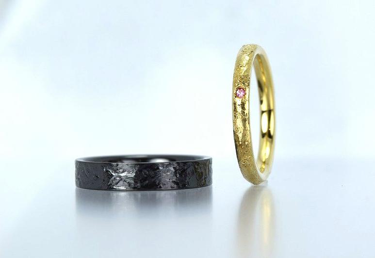 ブラックジルコニウム＆K18結婚指輪　和紙柄