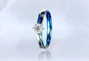 婚約指輪　6本爪 カラーリング　水色~ブルー　青