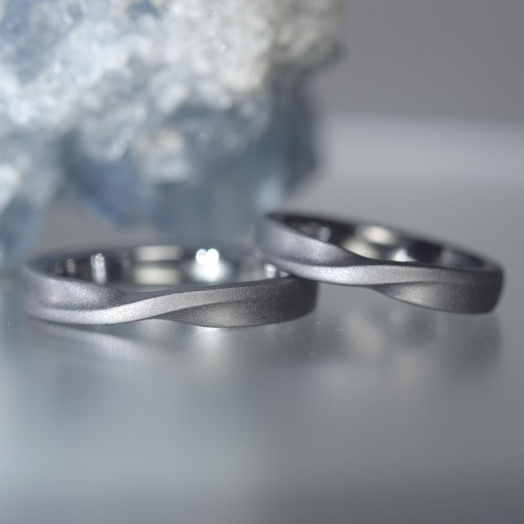 タンタル製つや消し仕上げメビウスデザイン結婚指輪 無限の絆 OR-2002
