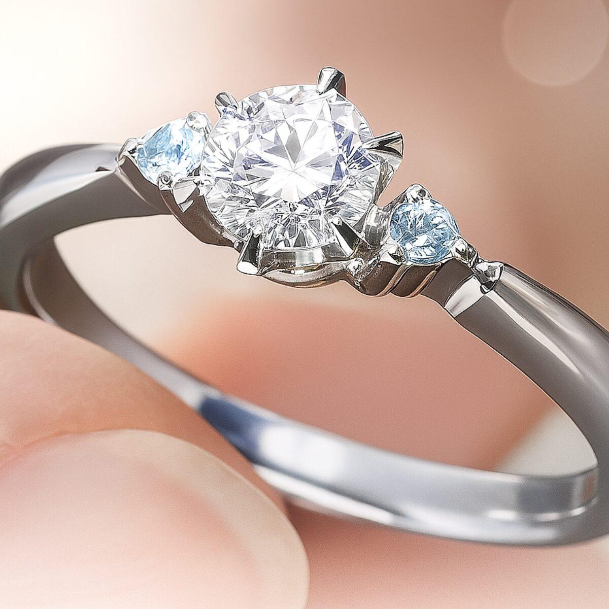 誕生石入り婚約指輪