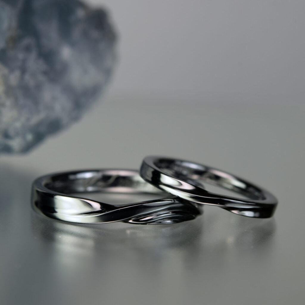 OR-1976 純タンタル結婚指輪 波彫刻と肉球刻印入りペア