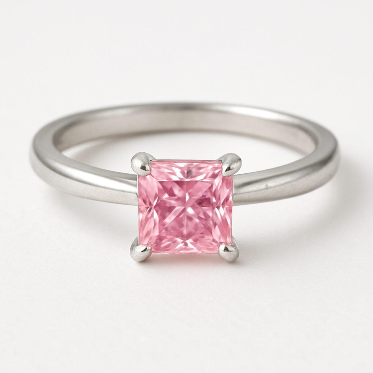 ピンク色のプリンセスカットストーンを使った婚約指輪のデザインイメージ
