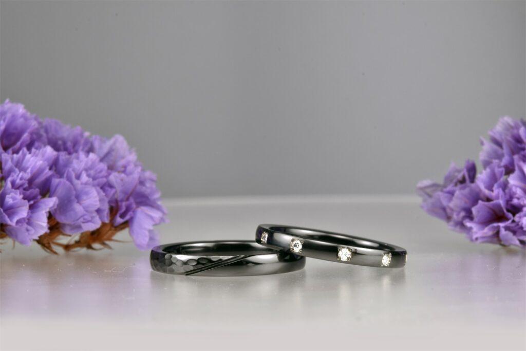 ダイヤモンド5石を留めたブラックジルコニウム結婚指輪