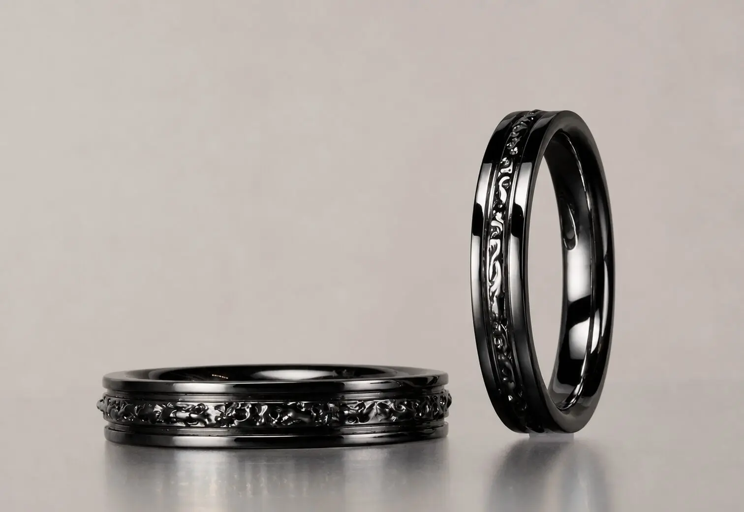 幅広の黒い結婚指輪 ワンウエイ