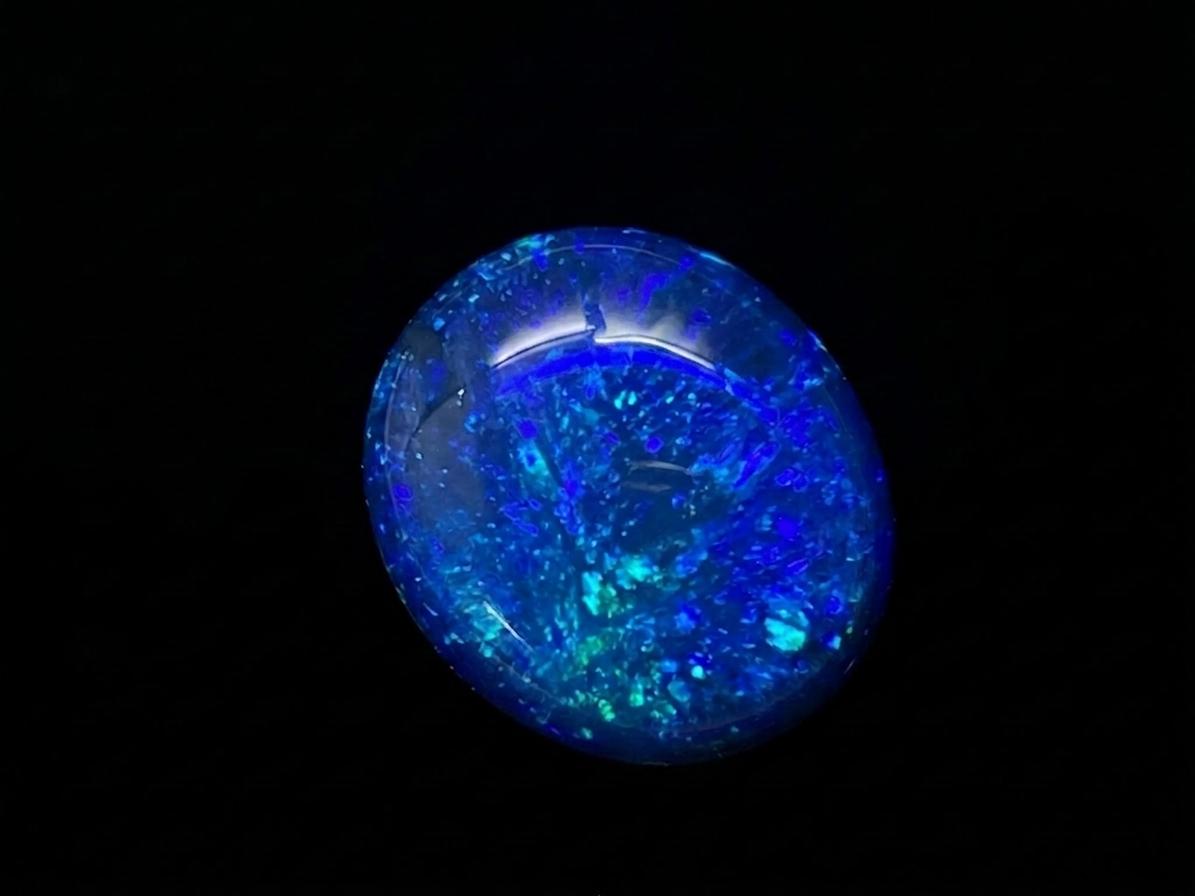 リングになる前の青いブラックオパール