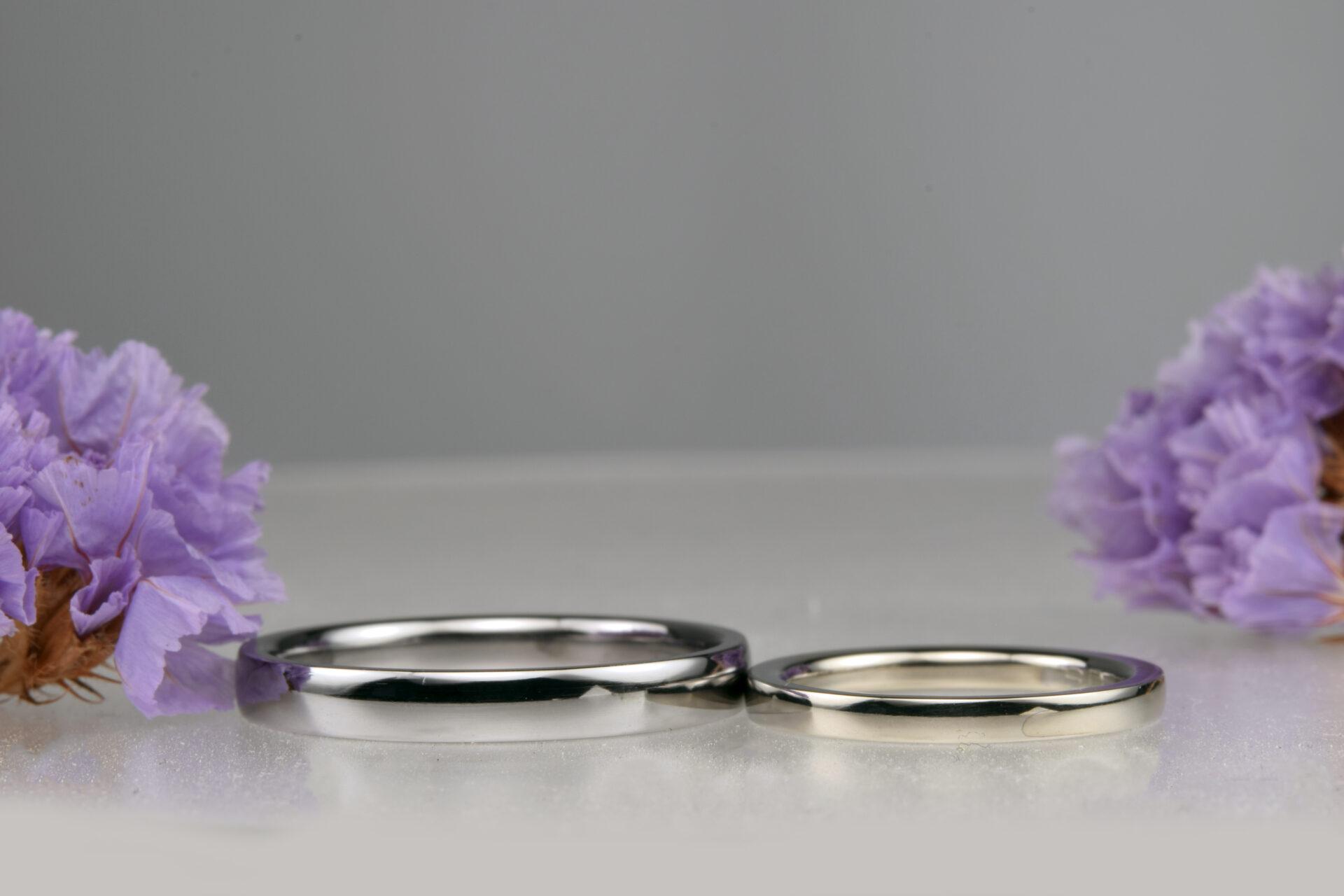 幅の異なるブラックジルコニウム結婚指輪
