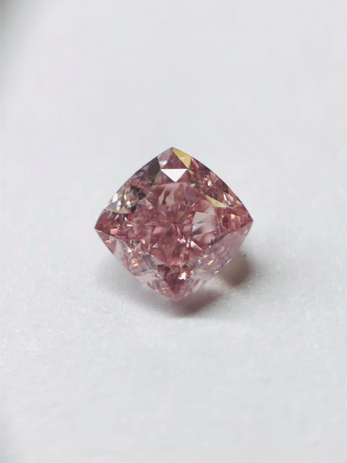 0.133ct ビビットピンクの天然ピンクダイヤモンド・プリンセスカット
